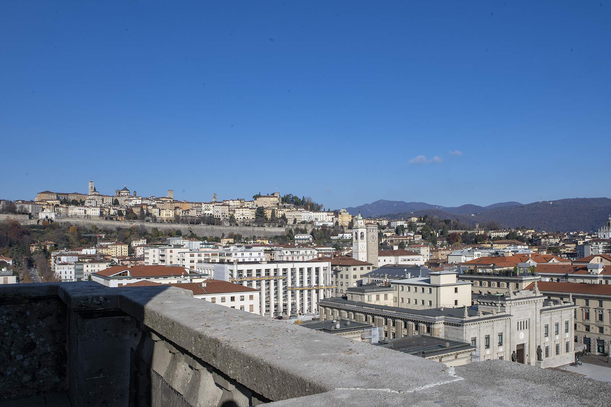 Vista da Bergamo bassa con panorama su Città Alta